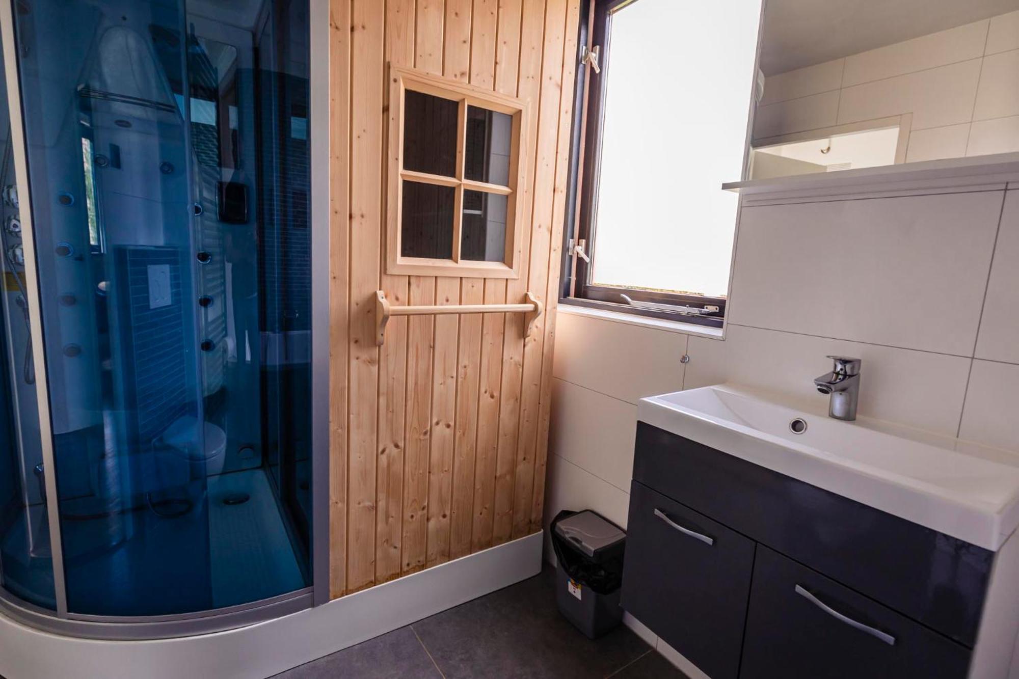 Vakantiepark 'T Broeckhuys Hotel Ewijk Szoba fotó